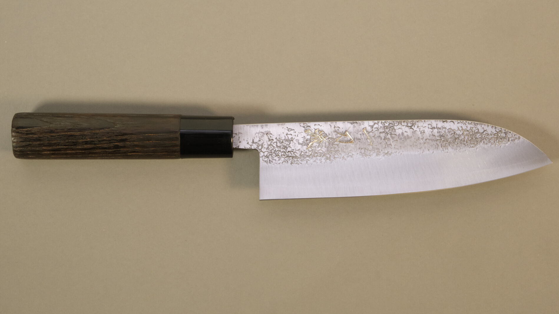 Couteau japonais Itto Ryu Hammered santoku 16 cm