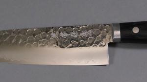 COUTEAU JAPONAIS SANTOKU 16,5 CM KANETSUNE 3 COUCHES VG10 MARTELÉ