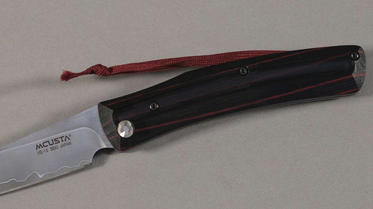 Couteau japonais pliant Mcusta Higonokami - manche 11 cm stamina noir et rainures rouges