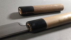 Changement de manche de couteau japonais en atelier
