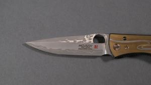 Couteau pliant Mcusta "Fleur de cerisier" édition limitée modèle Automne