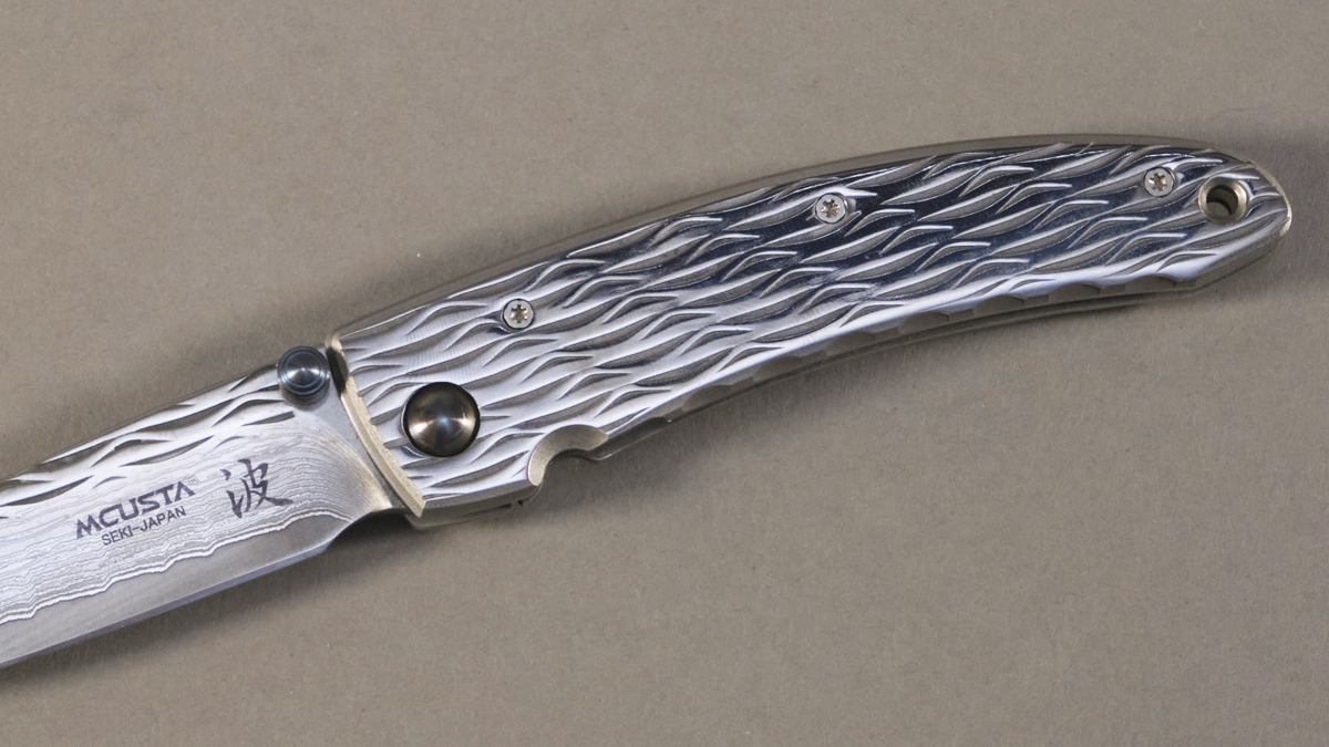Couteau japonais pliant MCusta  Small Nami - manche 9,5 cm acier inox martelé