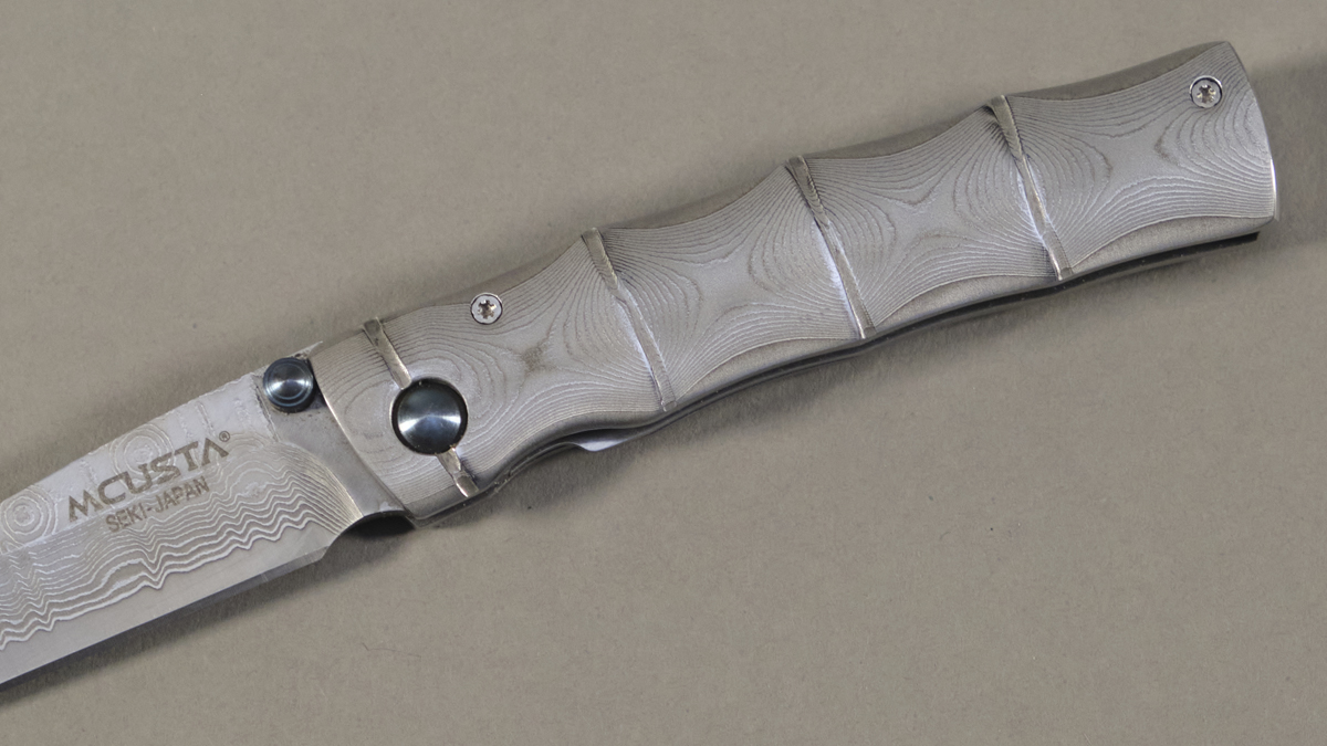 Couteau japonais pliant Mcusta Take - manche 9,5 cm acier VG-10 damas inox 66 couches