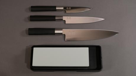 Set de 3 couteaux de cuisine Kai Wasabi Black "forme européenne" et pierre