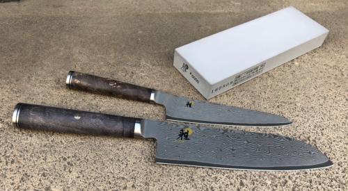 Set de 2 couteaux japonais Miyabi 50000MCD67 Utilitaire + Santoku + Pierre à affûter Miyabi