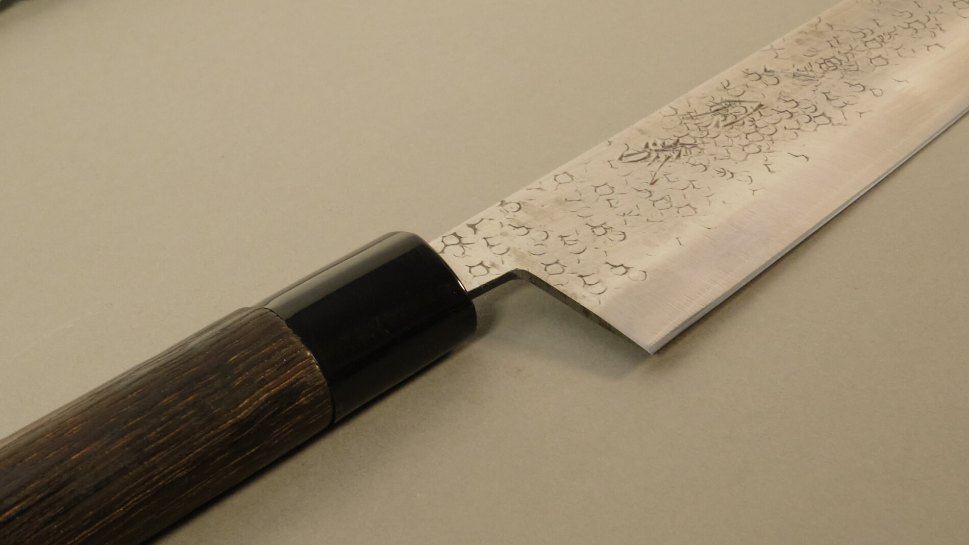 Couteau japonais Itto Ryu Hammered Gyuto 21 cm