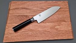 Couteau japonais Kai Shun Classic santoku 18 cm + planche à découper