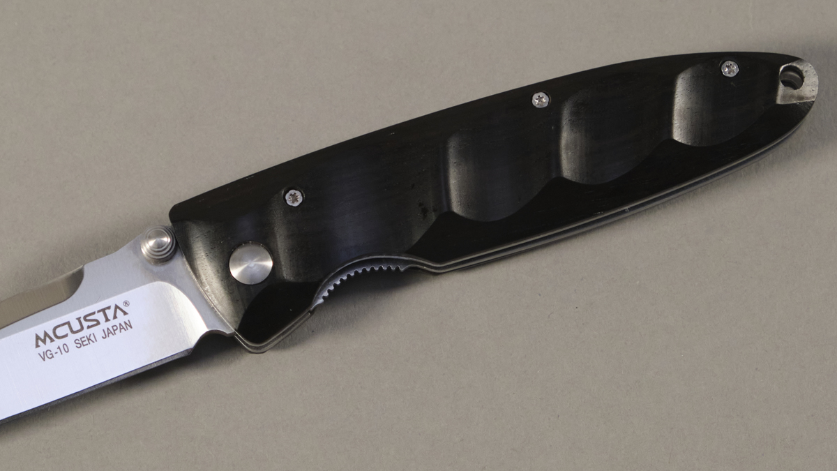 Couteau japonais pliant Mcusta MC-23 Black pakkawood
