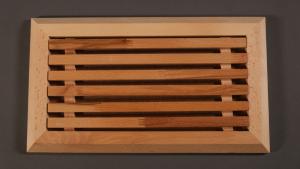 Couteau à pain japonais Kai Wasabi Black + planche à pain en hêtre