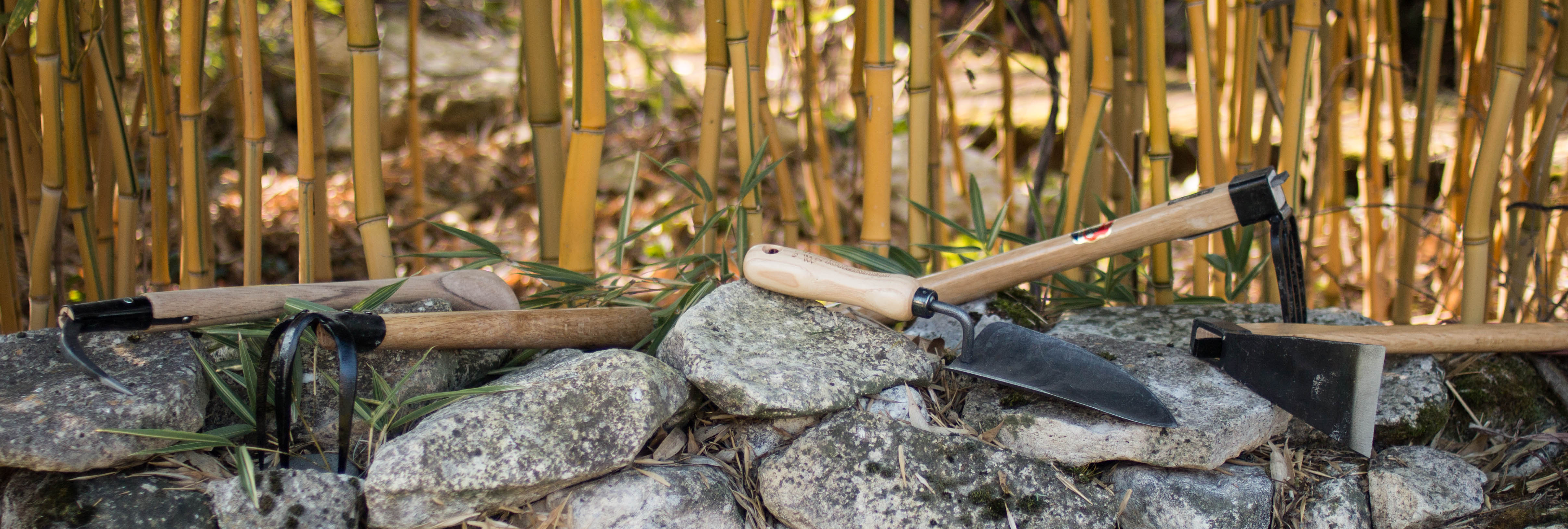 Outils de jardin japonais