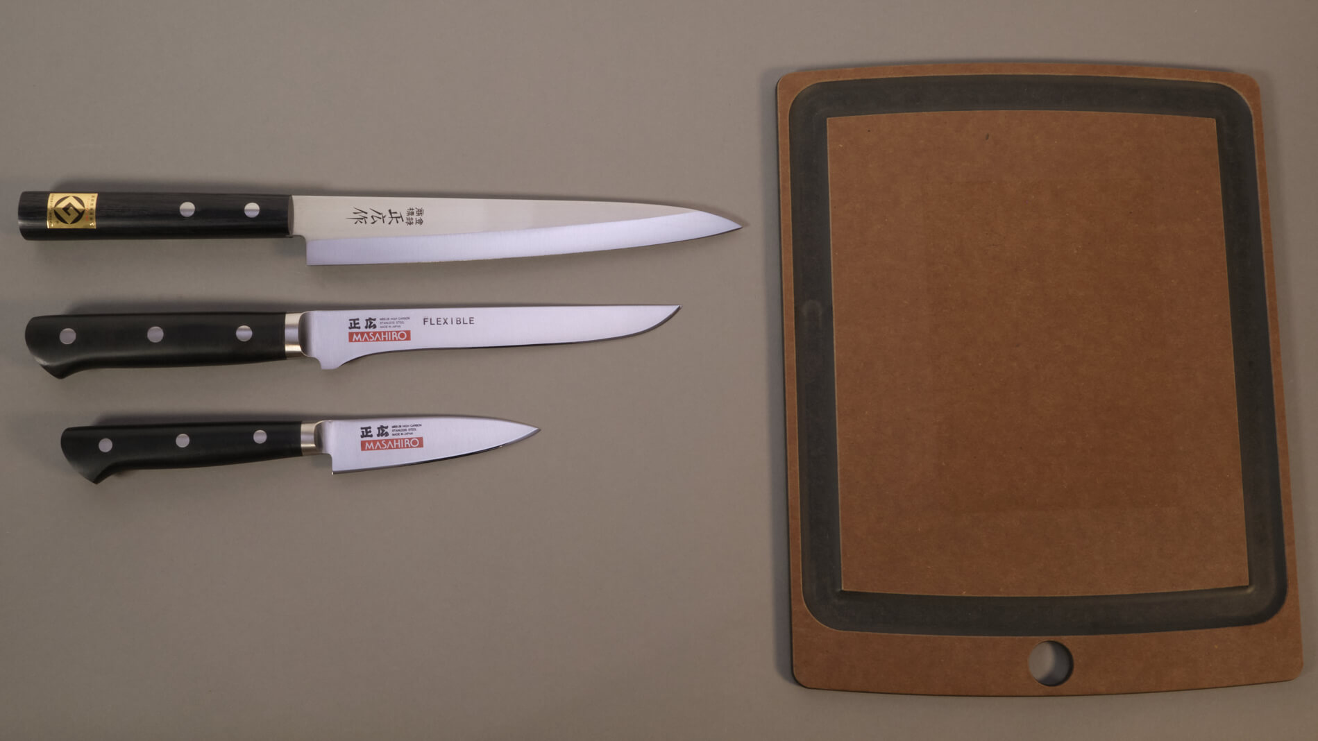 Set de 3 couteaux japonais Chroma Masahiro "Spécial Poisson" droitier et planche
