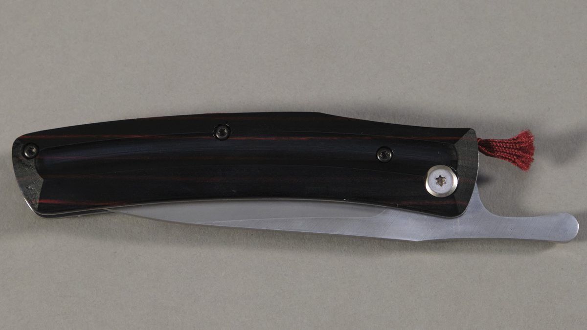 Couteau japonais pliant Mcusta Higonokami - manche 11 cm stamina noir et rainures rouges