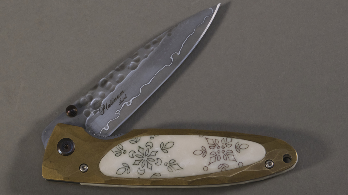 Couteau pliant Mcusta MCPV-001 - Cristal de neige - édition limitée Platinium Label